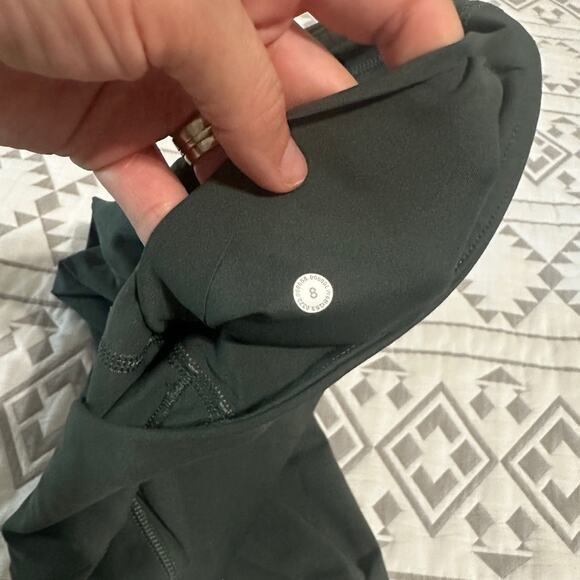 Lululemon leggings size 8 - Picture 4 of 6